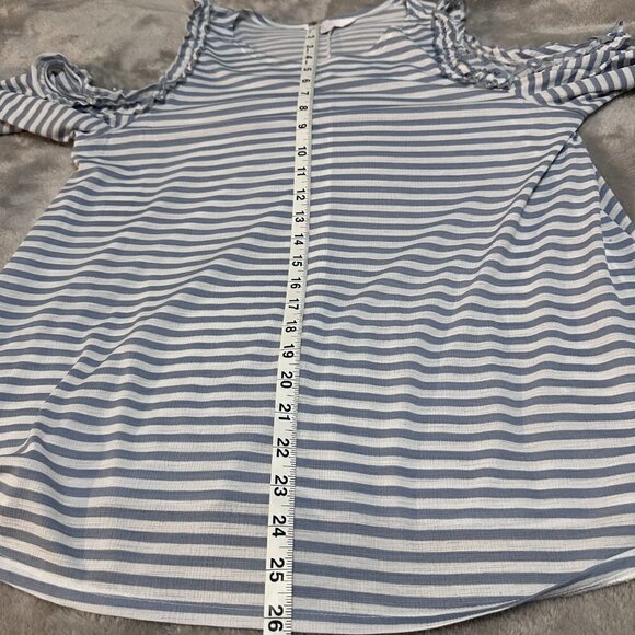 Lauren Conrad Top L- Stripped Top- Cold shoulder - Picture 5 of 6